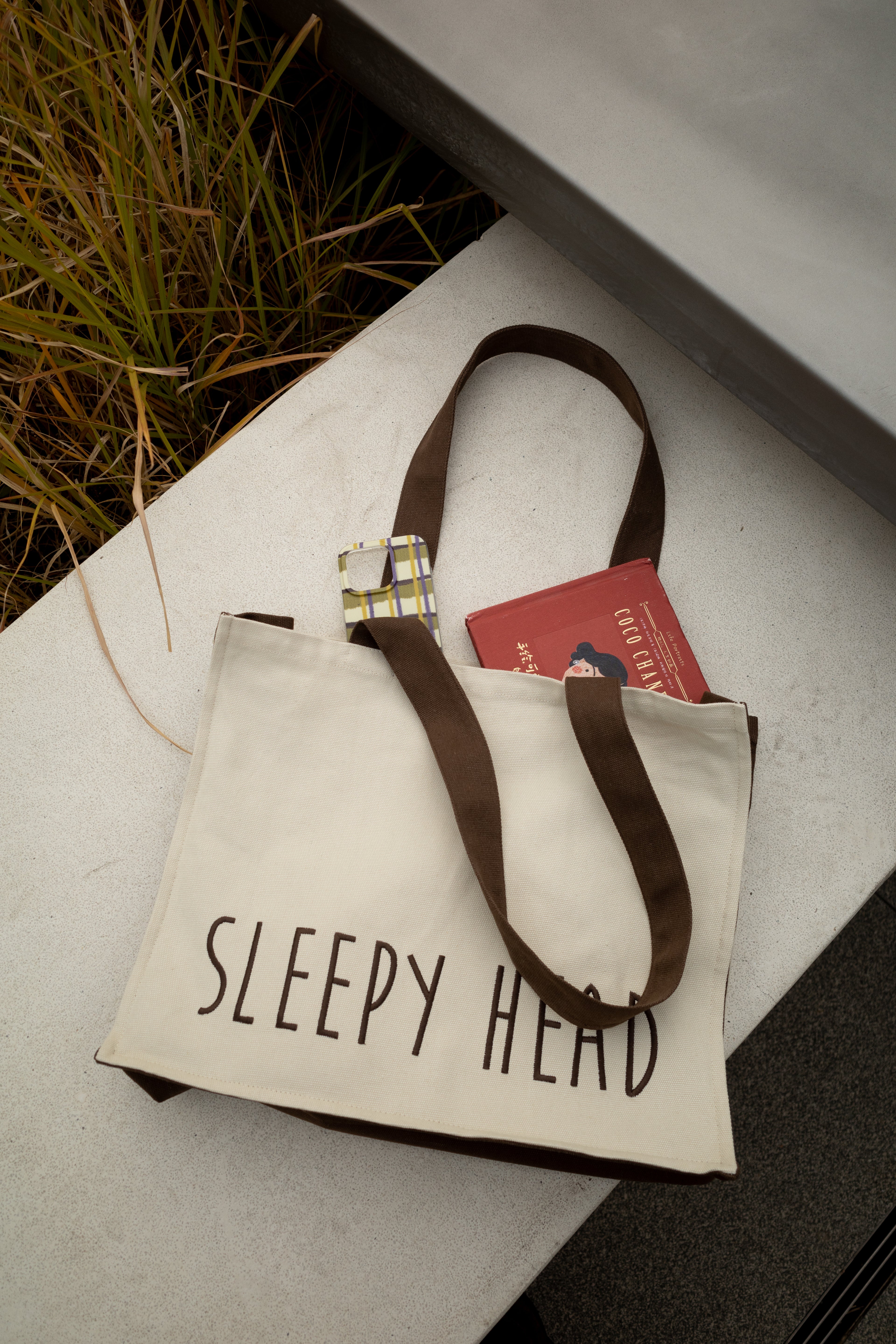 White Embroidered Shoulder Bag