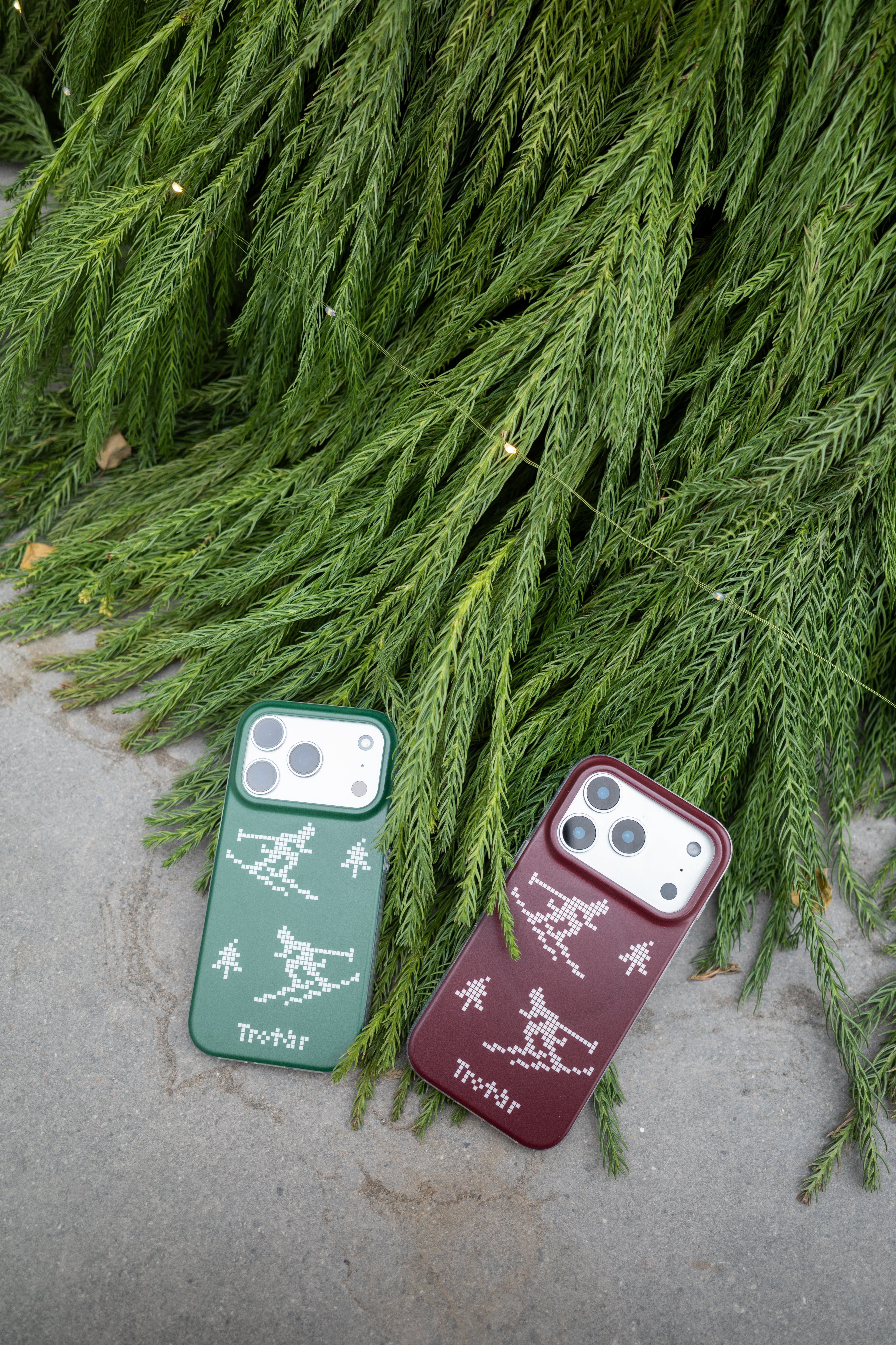 Evergreen Snow Magnetic Phone Case