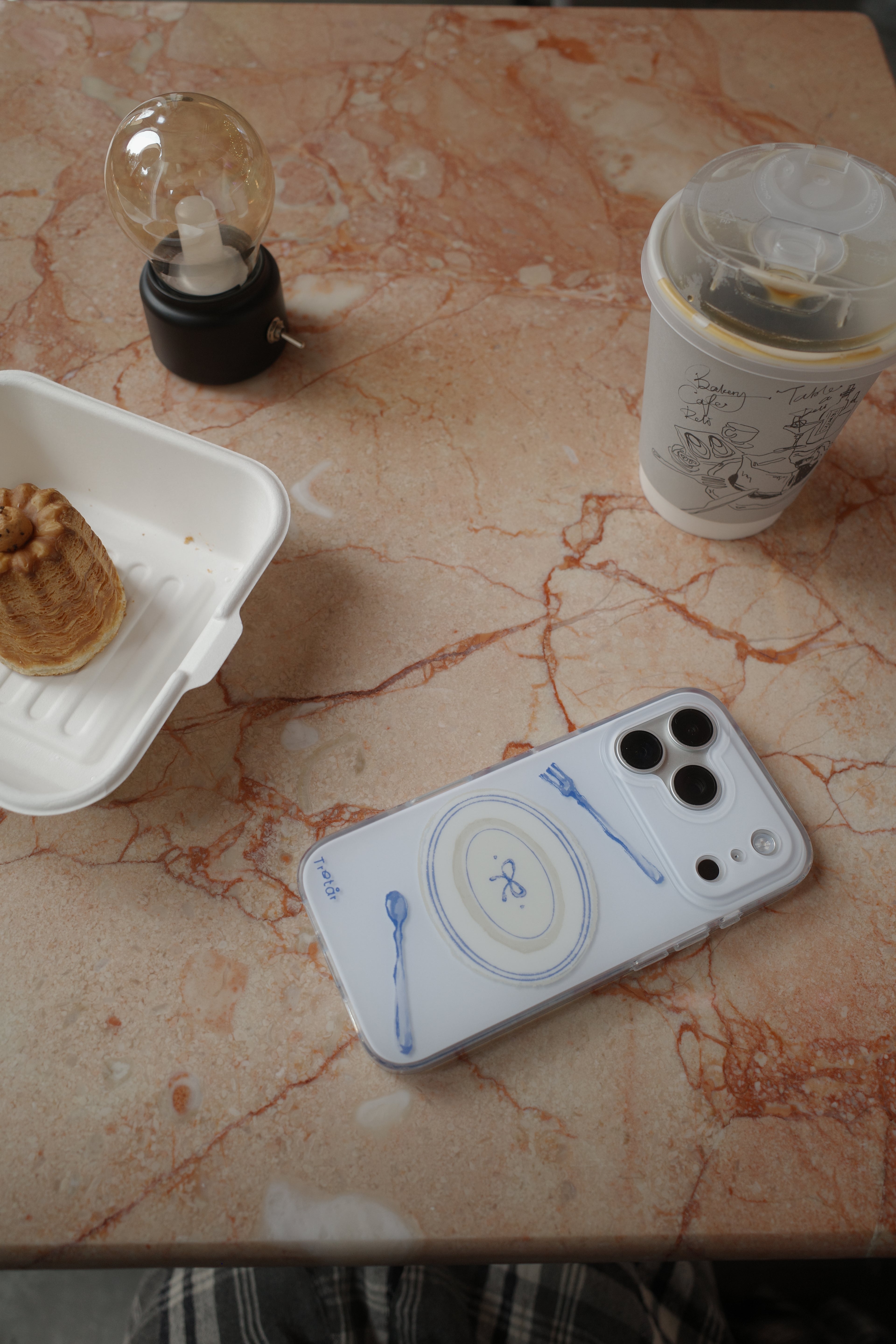 Le Picnic Phone Case